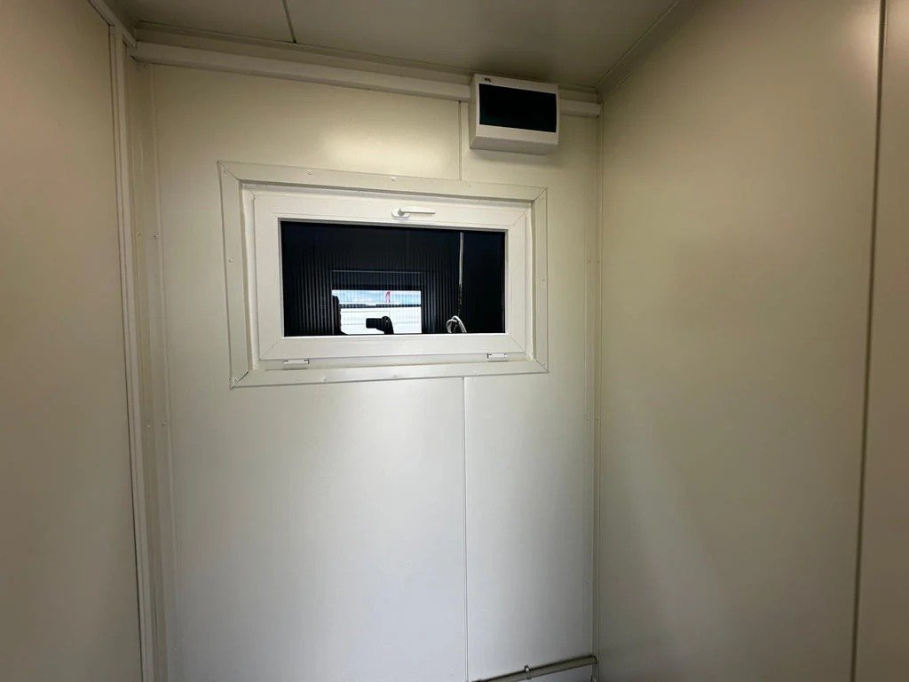 Contenedor Sanitario con Múltiples Unidades: Funcionalidad y Espacio - Imagen 10