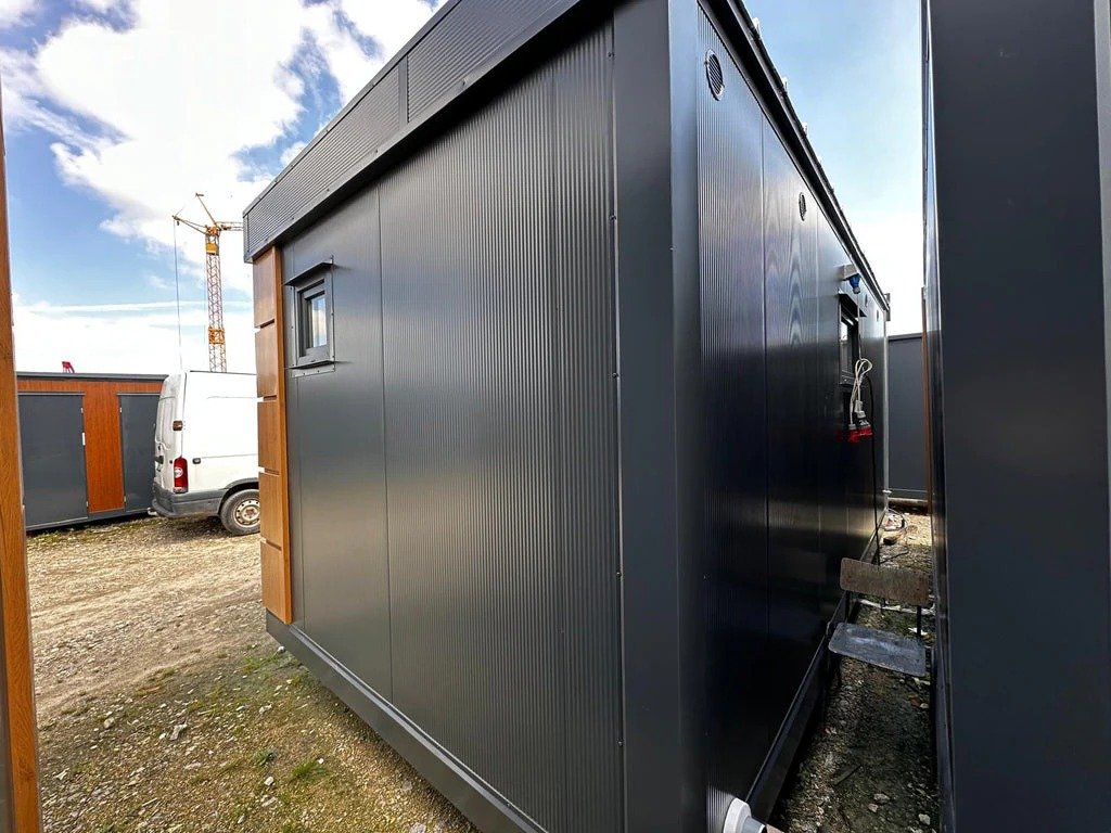 Contenedor Sanitario con Múltiples Unidades: Funcionalidad y Espacio - Imagen 13