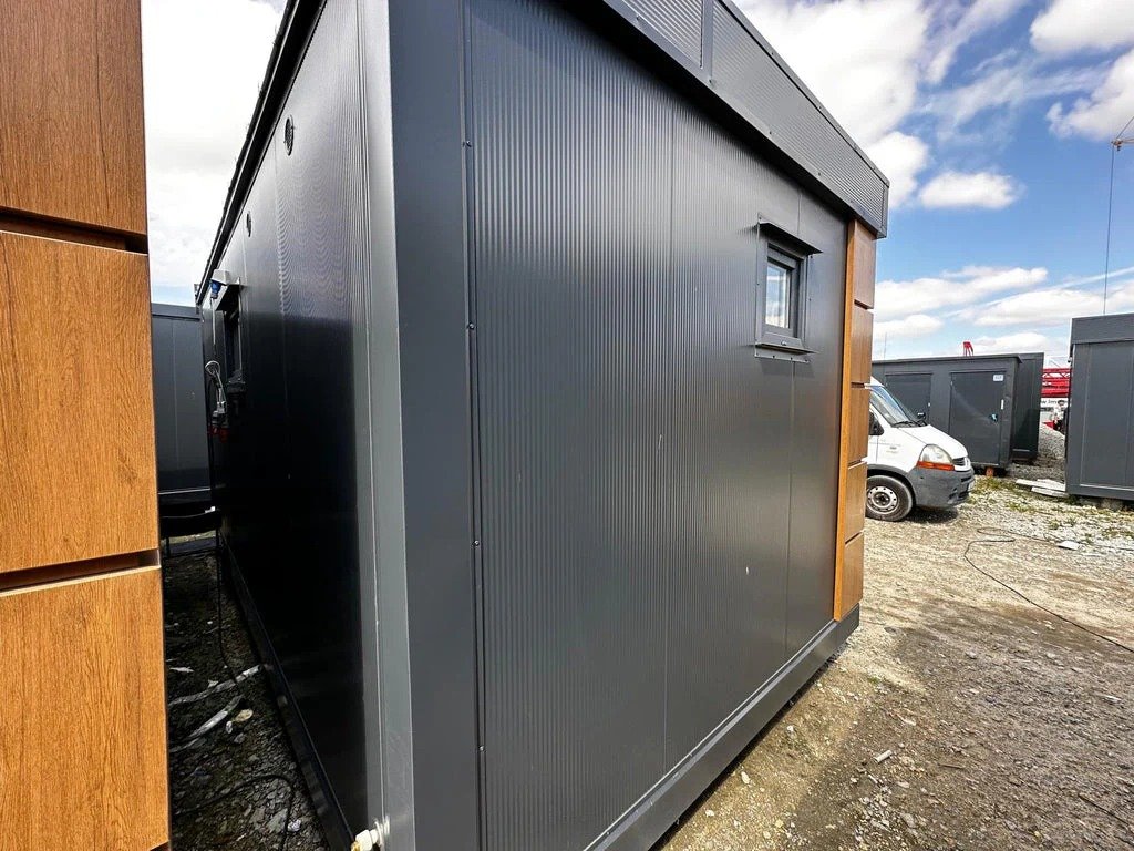 Contenedor Sanitario con Múltiples Unidades: Funcionalidad y Espacio - Imagen 15