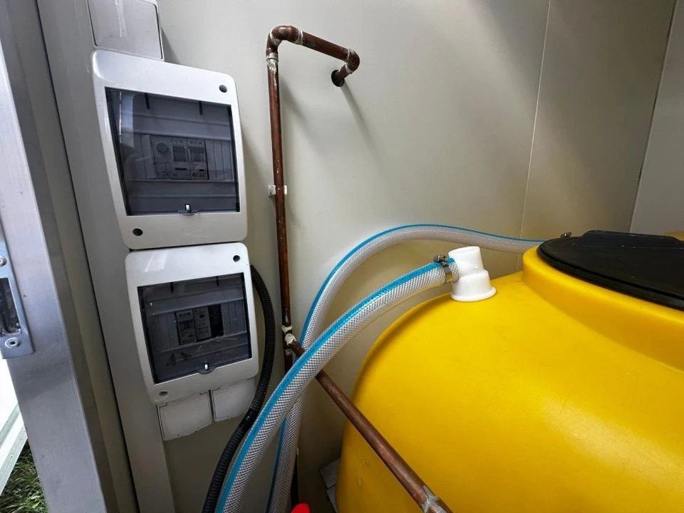 Remolque Sanitario Autónomo con Tanques - Imagen 4