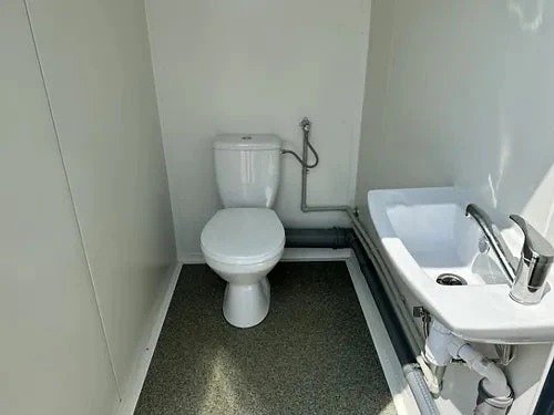 Contenedor Sanitario con 3 Cabinas - Imagen 8