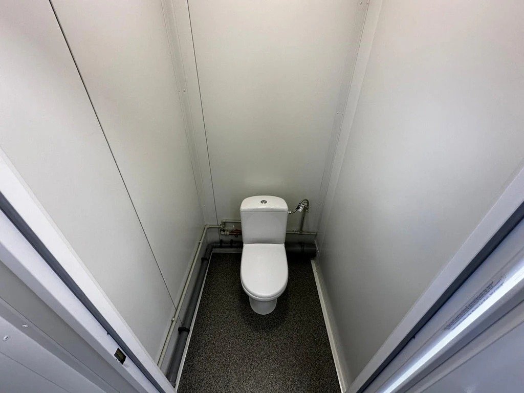 Contenedor Sanitario con Múltiples Unidades: Funcionalidad y Espacio - Imagen 7